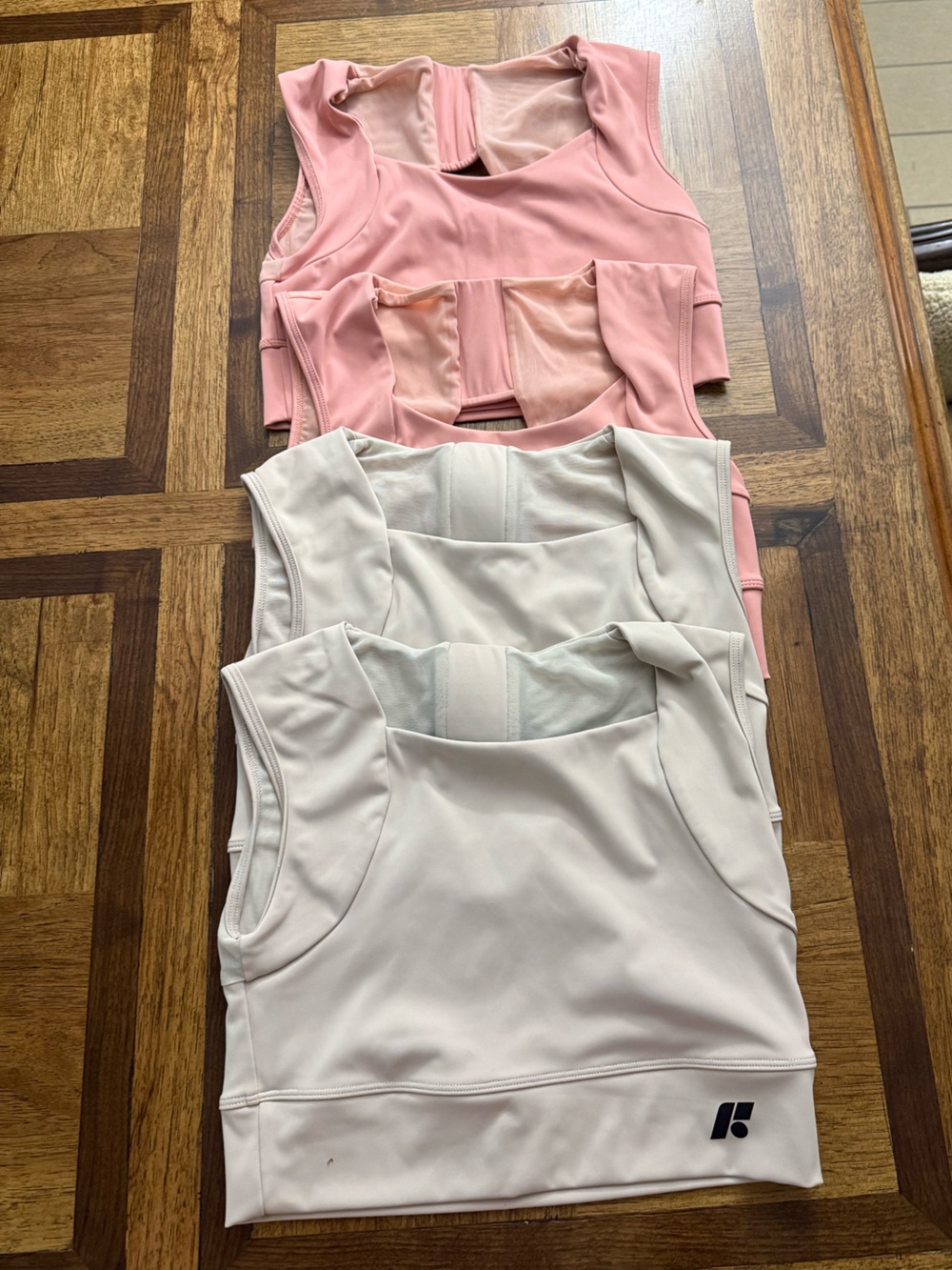 4 Forme posture bras and one Tommie Copper posture bra